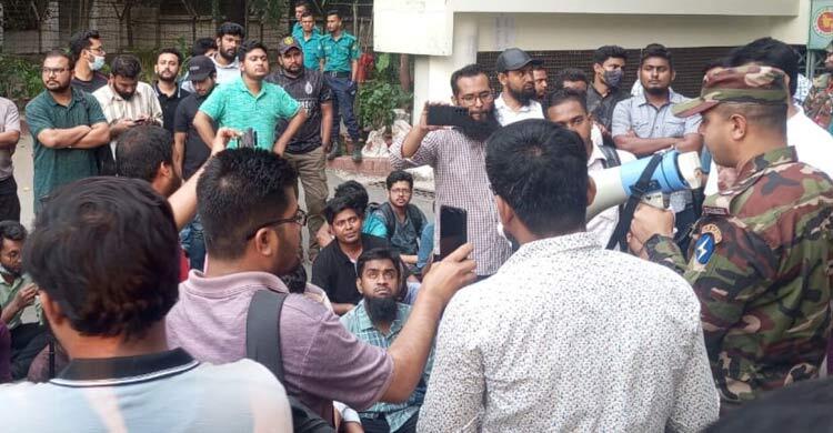 লিখিত পরীক্ষা পেছানোর দাবিতে ৩ দিনের আলটিমেটাম